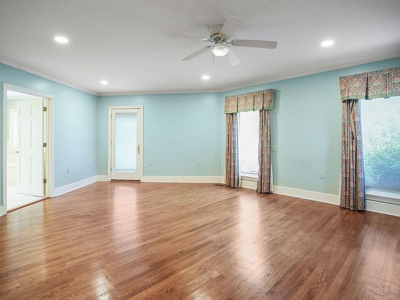 5th image of 184 Scoville St