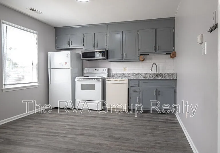 3805 Woodlawn St #12 — Photo 13
