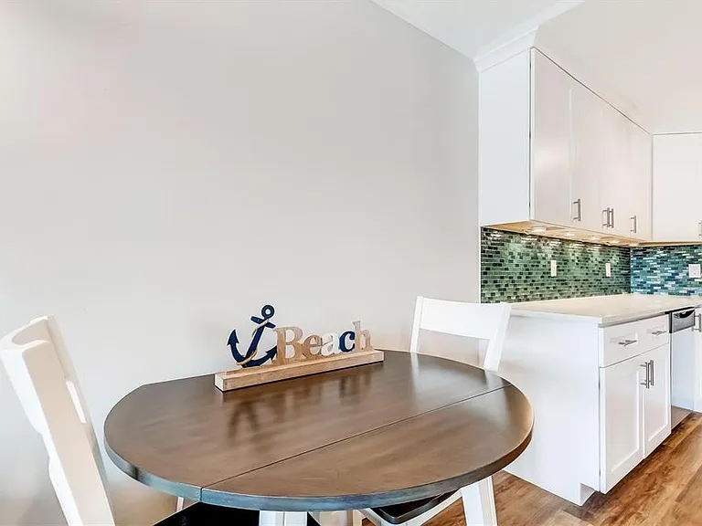 51 Island Way #104 — Photo 18