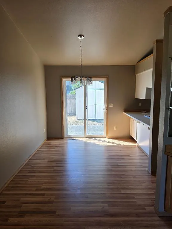 15607 Parkview Dr SE — Photo 4