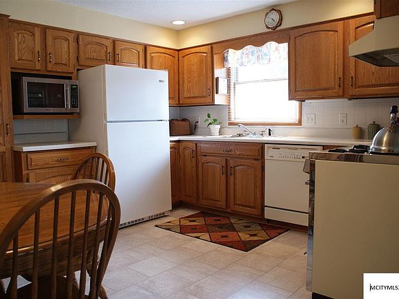 2nd image of 805 15th St SE