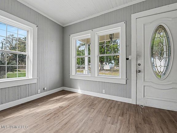 5th image of 806 Herrick Ave