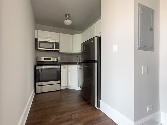 3rd image of 817 W Lakeside Pl #D106
