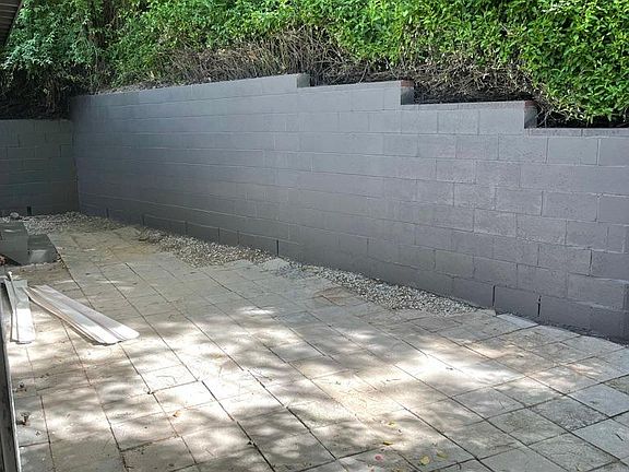 5th image of 2302 Holly Dr
