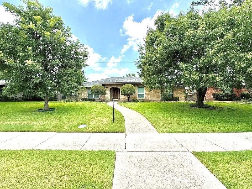 1st image of 909 Hillsdale Dr