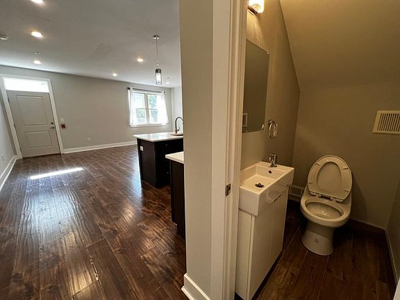 5th image of 1415 N Franklin St #2F