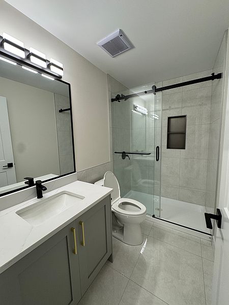 Burnaby House for rent - 4 Bedrooms — photo 4