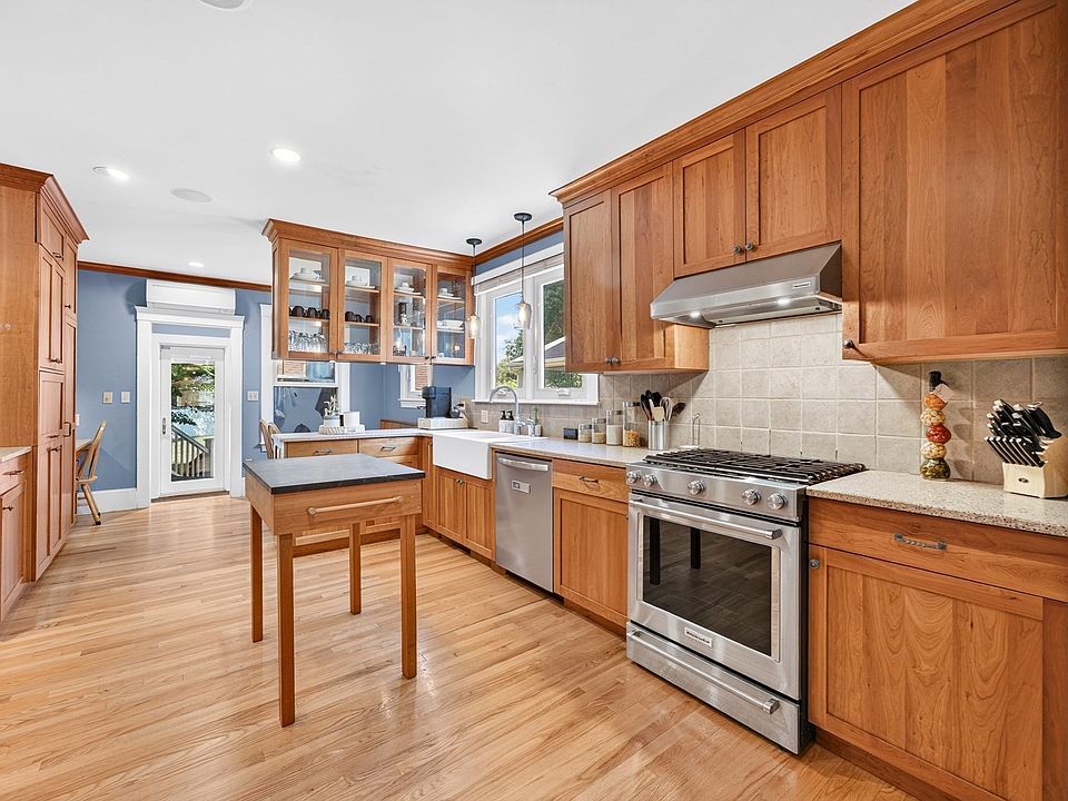1st image of 33 Union St
