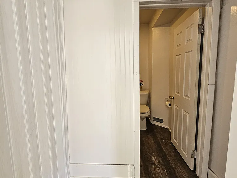706 W 2nd St — Photo 10