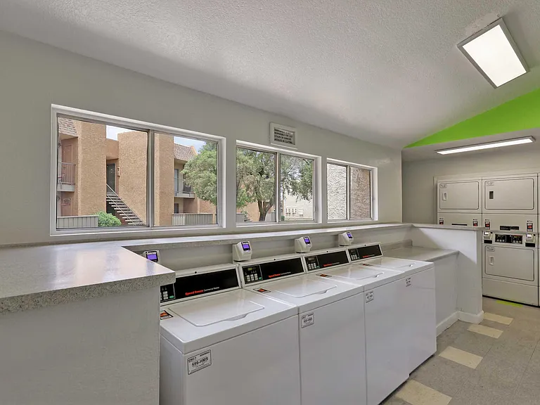 Sorrento Apartments — Photo 25