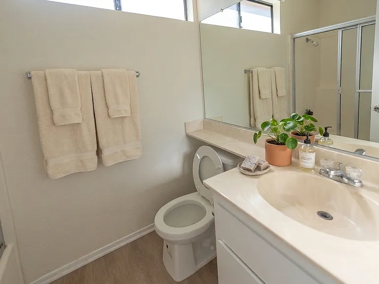 AI STAGED - BATHROOM