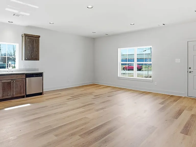 309 Railroad Ave — Photo 11