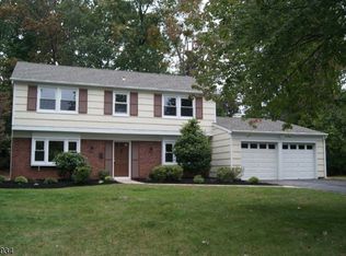 24 Larsen Rd, Somerset, NJ 08873