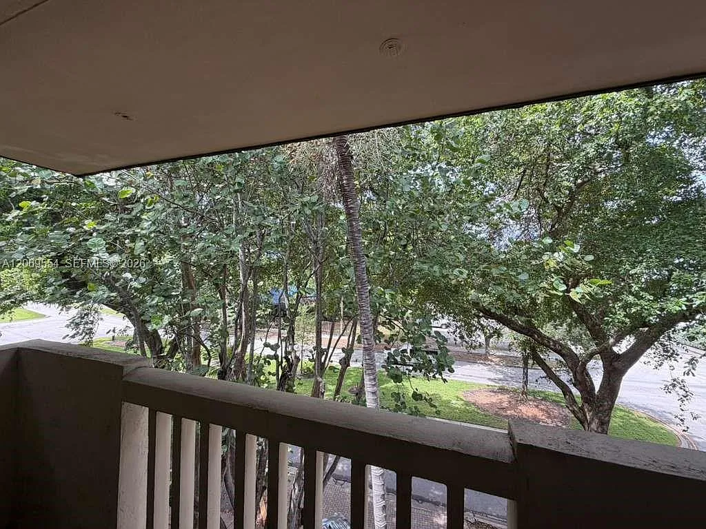 Bayview Palms Condo — Photo 3