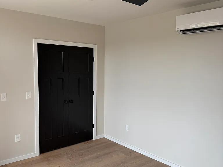1568 Lonsdale Ave #1 — Photo 4