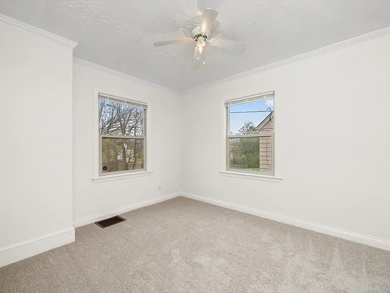 2512 Salem Blvd — Photo 11