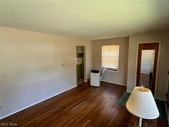 5th image of 1630 Eastwood Ave
