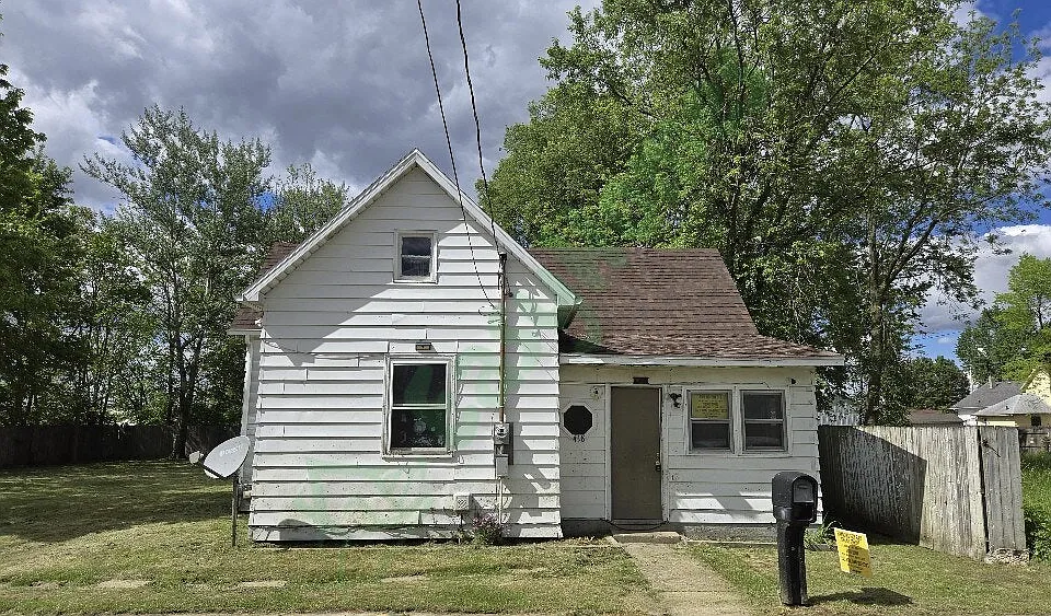 418 W 7th St