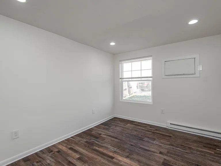 The Oakley — Photo 127