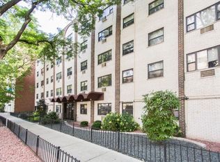 523 W Oakdale Ave #403C, Chicago, IL 60657