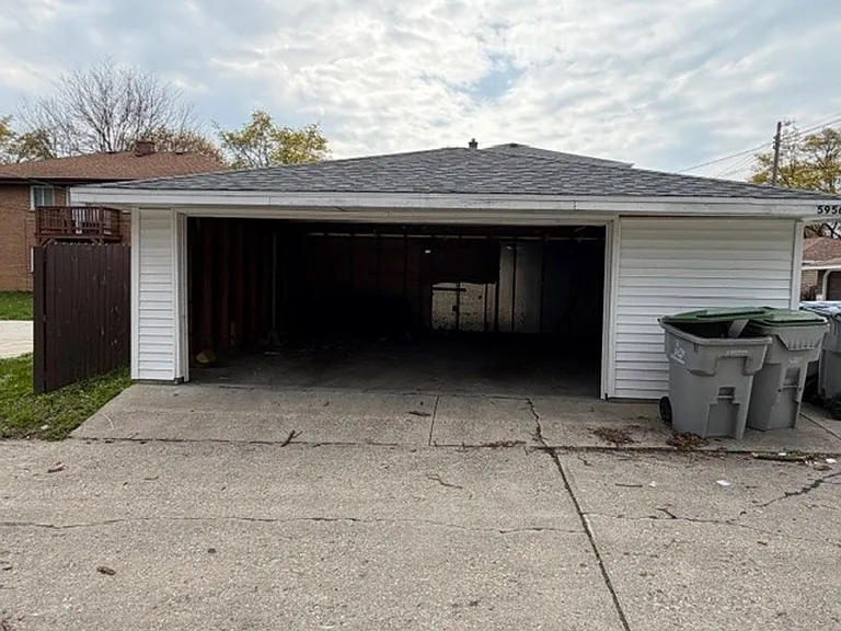 5956-58 N 67th St — Photo 3