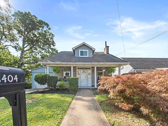 2nd image of 1404 Nichols Pl