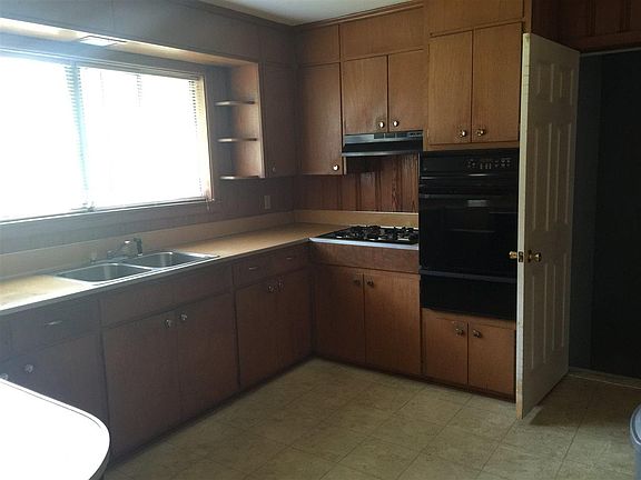 5th image of 910 W Vine St