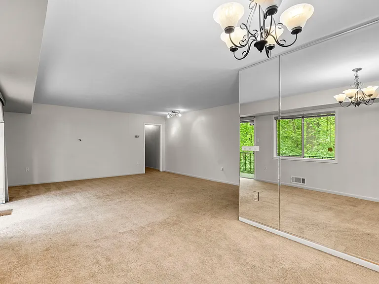 10643 Weymouth St #103 — Photo 14
