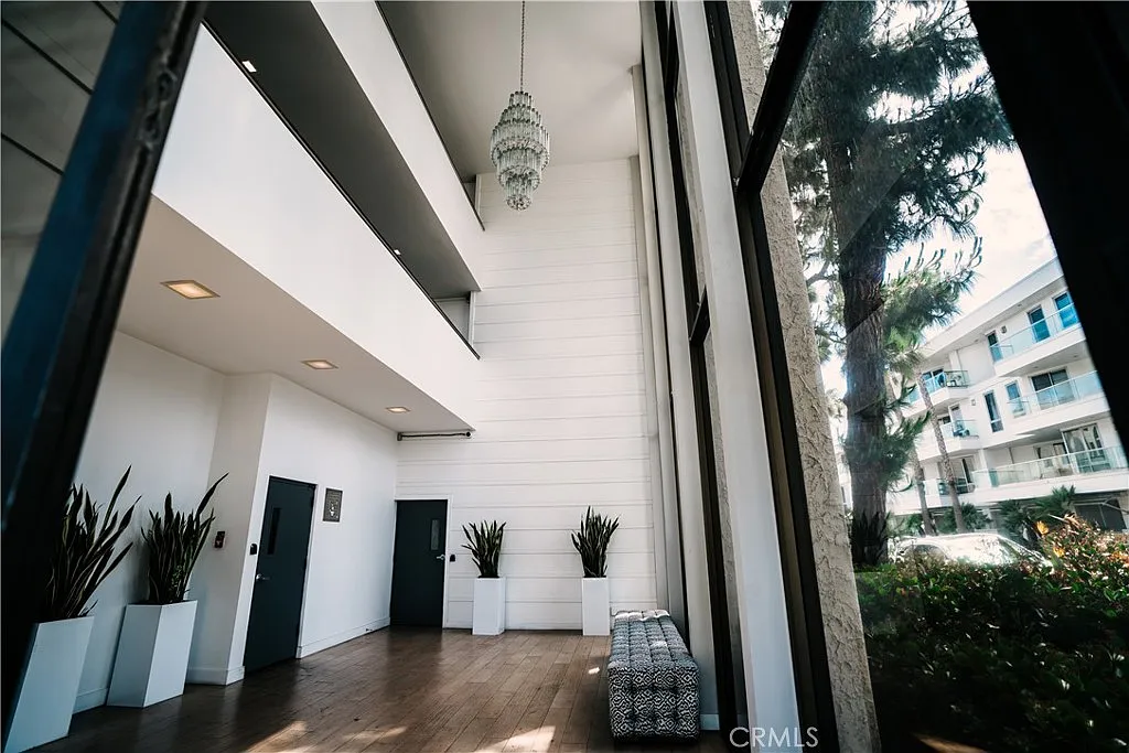 Building Photo - 1140 Ocean #325