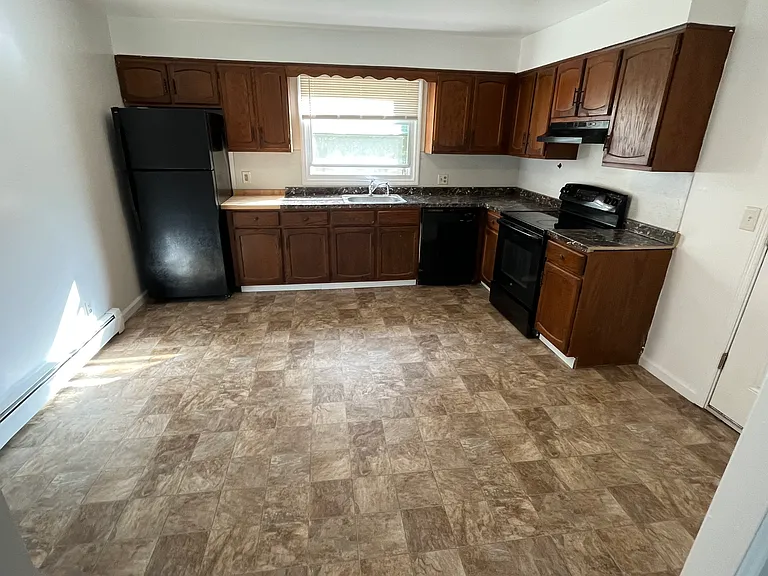 Greenoaks Apartments — Photo 2