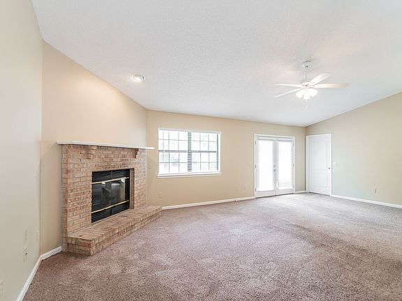 2nd image of 1827 Saint Lawrence Way