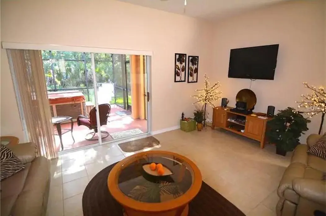 4 bed, 3.5 bath, 1852 sqft, $2,967 — Photo 4