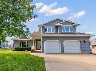 3727 Eastpark Rd, Cedar Falls, IA 50613