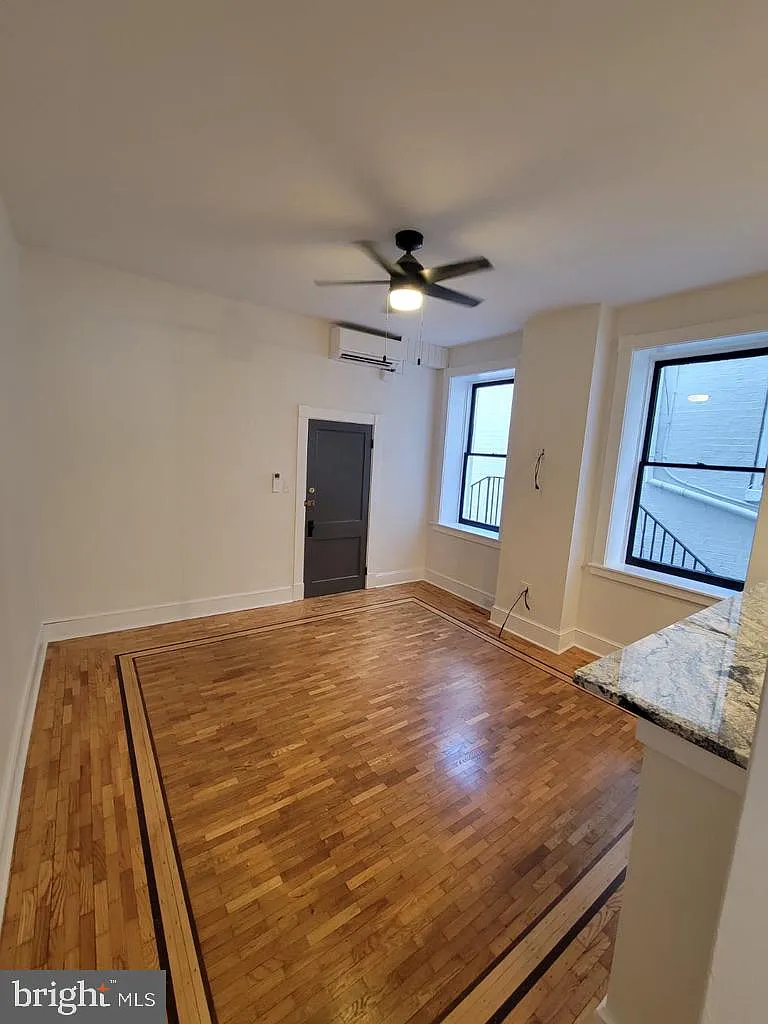 Building Photo - 105 E Church St #6