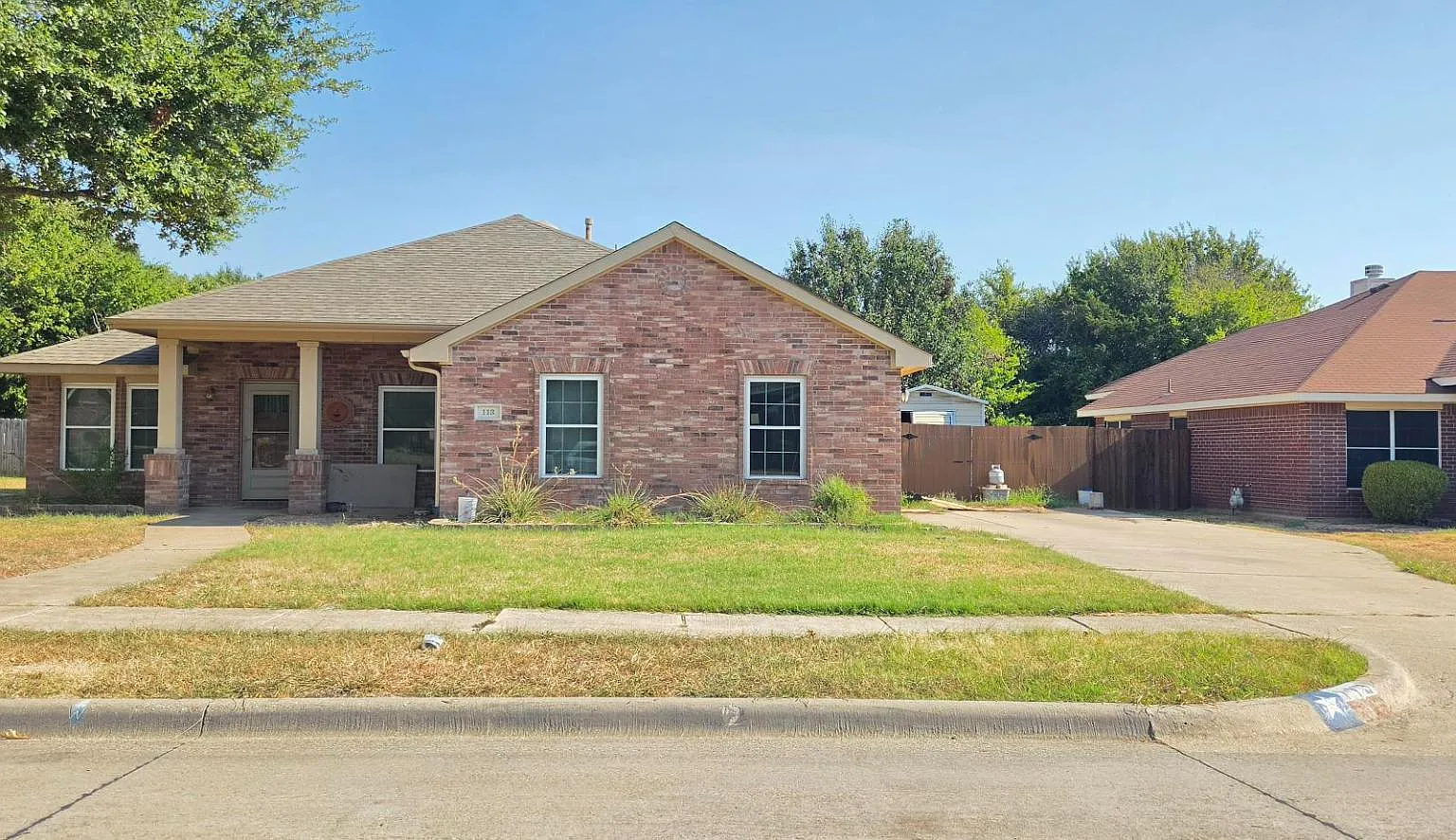 113 Yosemite Ln — Photo 2