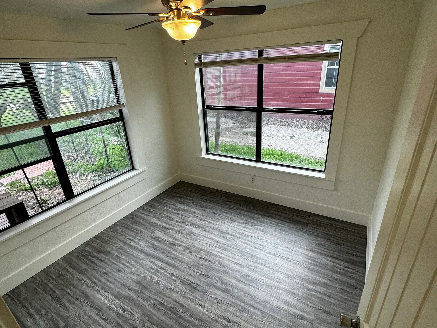 3 bed, 960 sqft, $1,800 — Photo 2