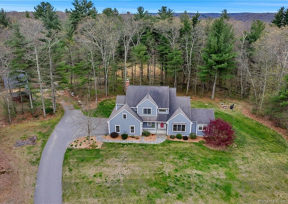 1st image of 17 Hidden Woods Dr