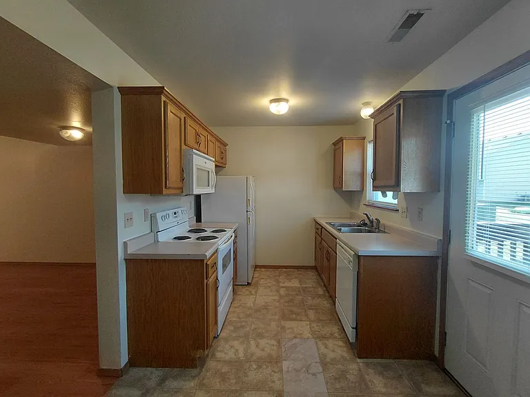 20304 Skyview Dr — Photo 5
