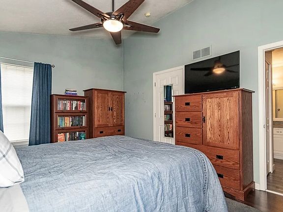 3rd image of 1254 Meadow Run