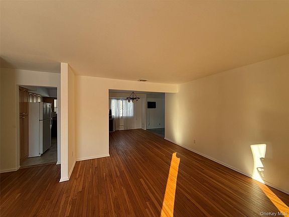 2nd image of 9 Hayrick Lane