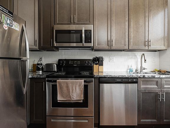 3rd image of 2406 E Clay St #B