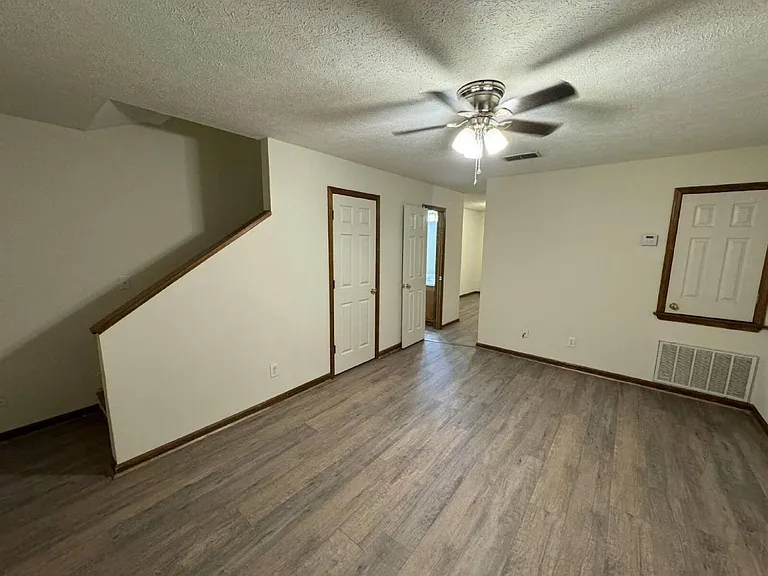 501 S Montgomery St #14 — Photo 3