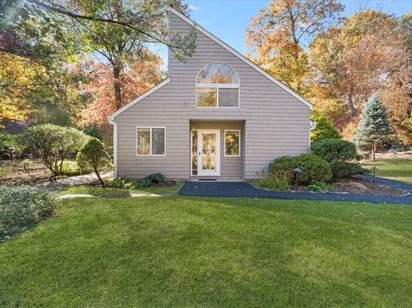 21 Hickory Hill Lane, Tappan, NY 10983