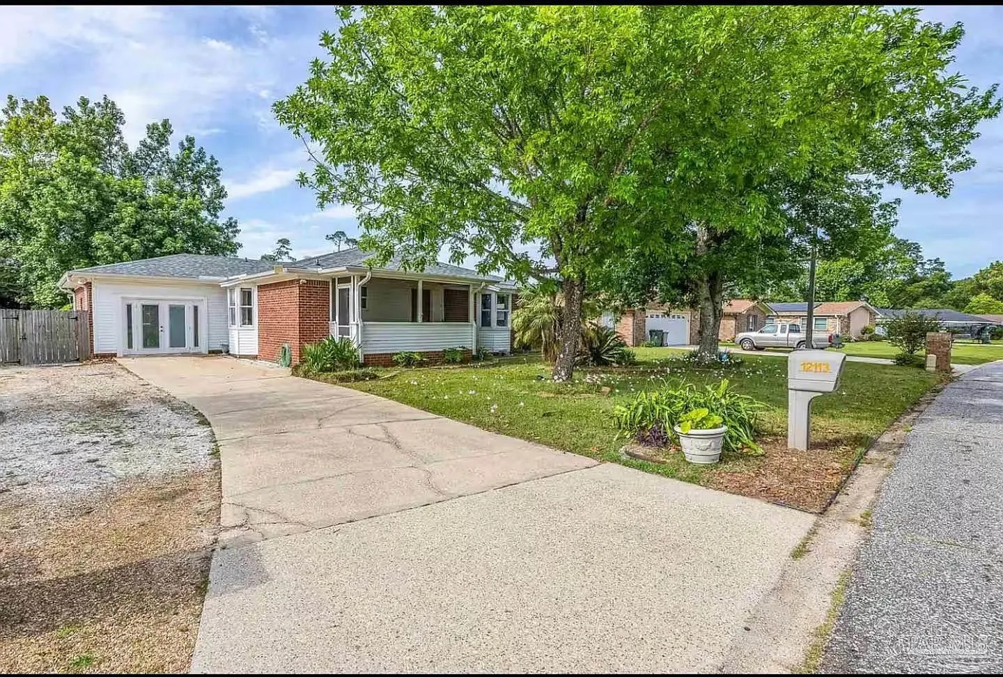 3 bed, 1958 sqft, $2,200 — Photo 1