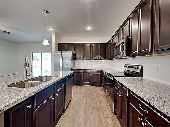 3rd image of 225 Banyan Forest Dr