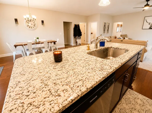 131 Crabourne Dr, White House, TN 37188
