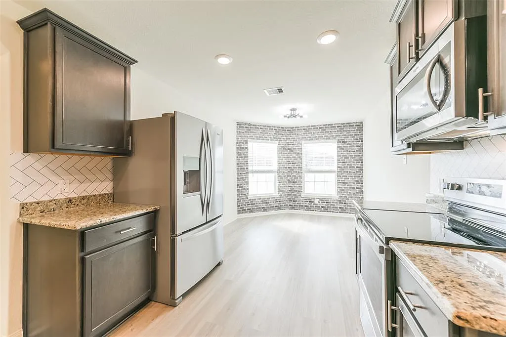 3 bed, 1862 sqft, $2,399 — Photo 2