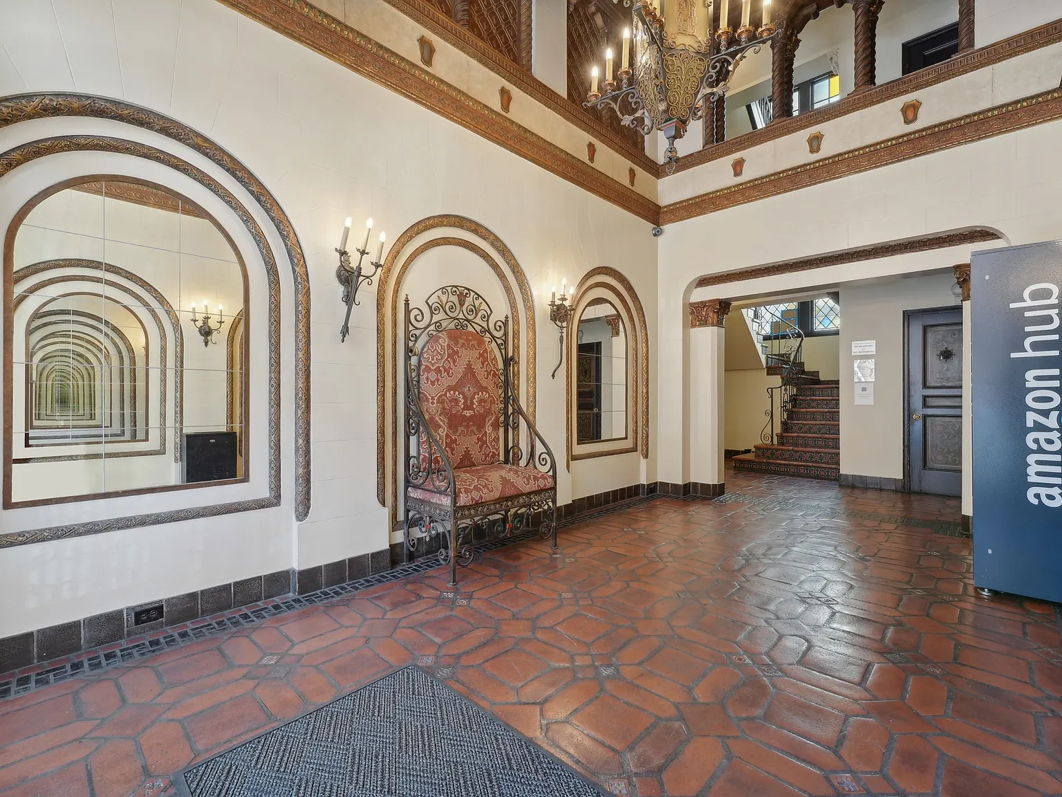 950 Franklin Street — Photo 3