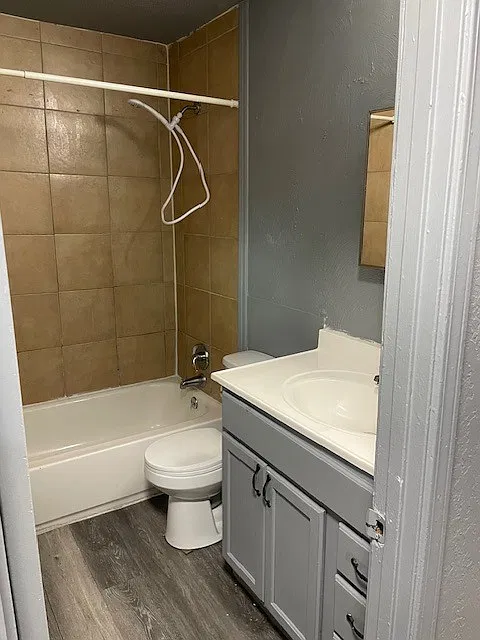 3 bed, 884 sqft, $1,000 — Photo 4