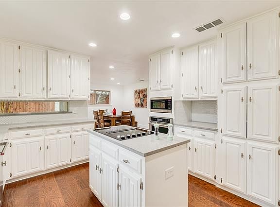 3rd image of 6627 Kingshollow Ct